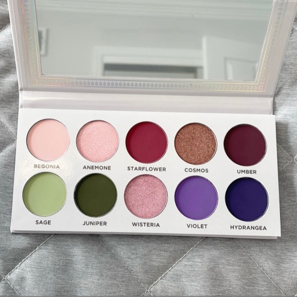 Ace Beaute Violet Sage Eyeshadow Palette